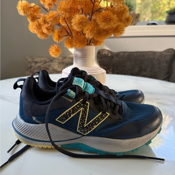 New Balance Dark Blue and Light Blue Athletic Shoes - Picture 1 of 8